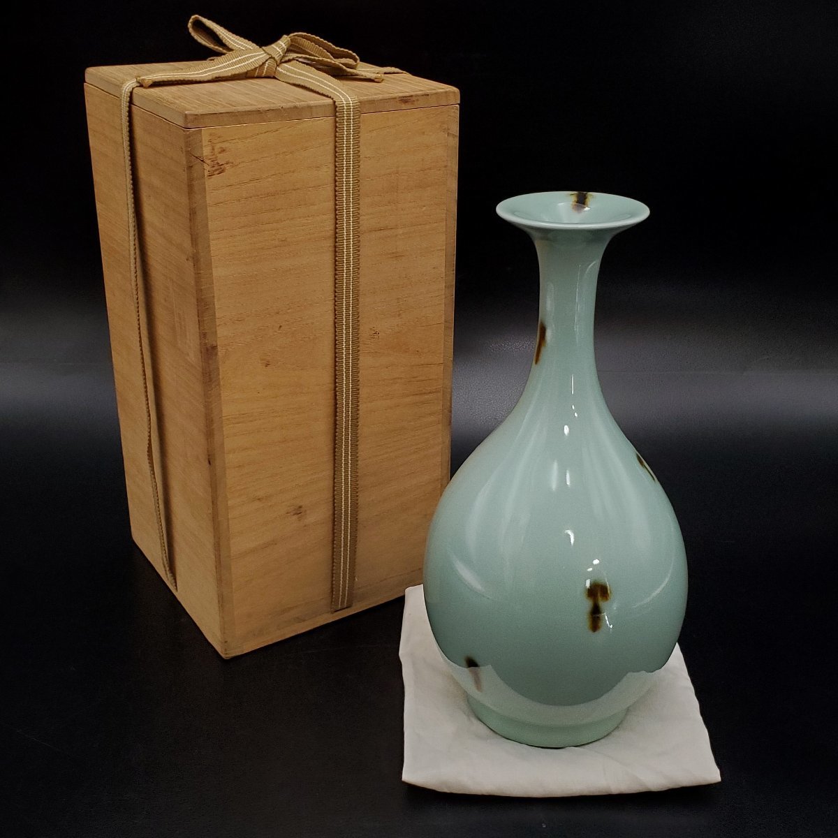 [. warehouse ] three generation ... mountain . blue . celadon flower vase flower go in vase flower raw 25.5. tea utensils also box 