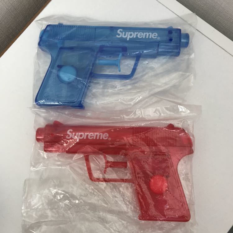 正規品 Supreme 水鉄砲 Water Pistol 11ssステッカー付き-