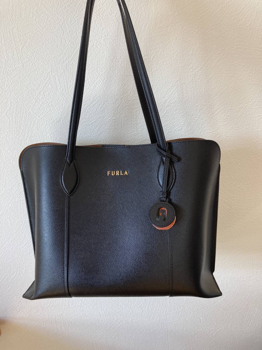 新入荷 FURLA フルラ 皮革製 バック 鞄 黒 ブラック トート