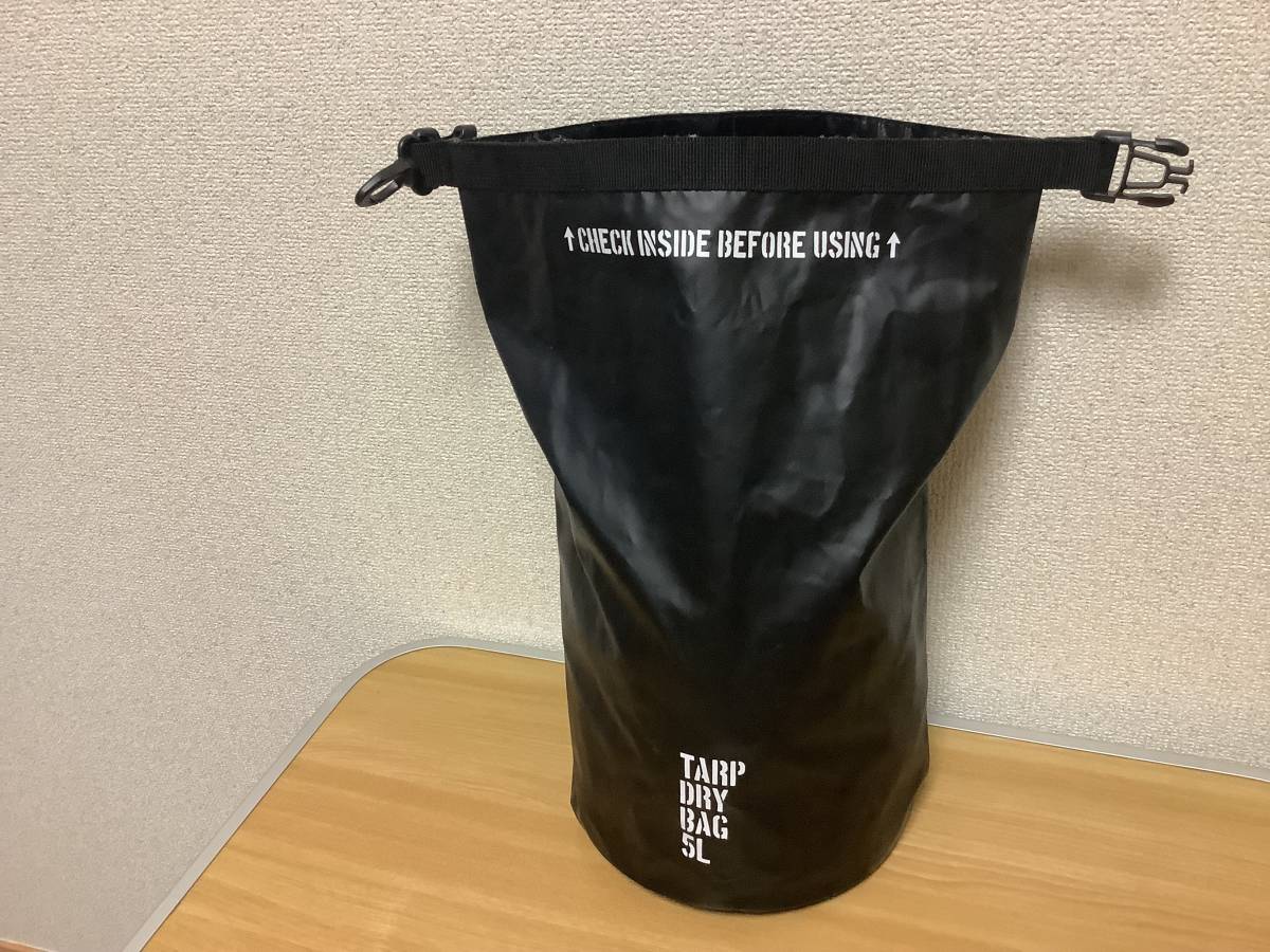 美品 TARP DRY BAG 5L ドライバッグ 5リットル ブラック 円柱型 防水バッグ 送料無料の画像5