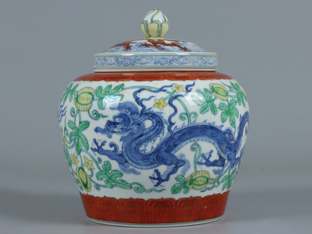 中国の明代の成化年間、手描きの龍鳳紋の天字茶缶、骨董品、磁器-