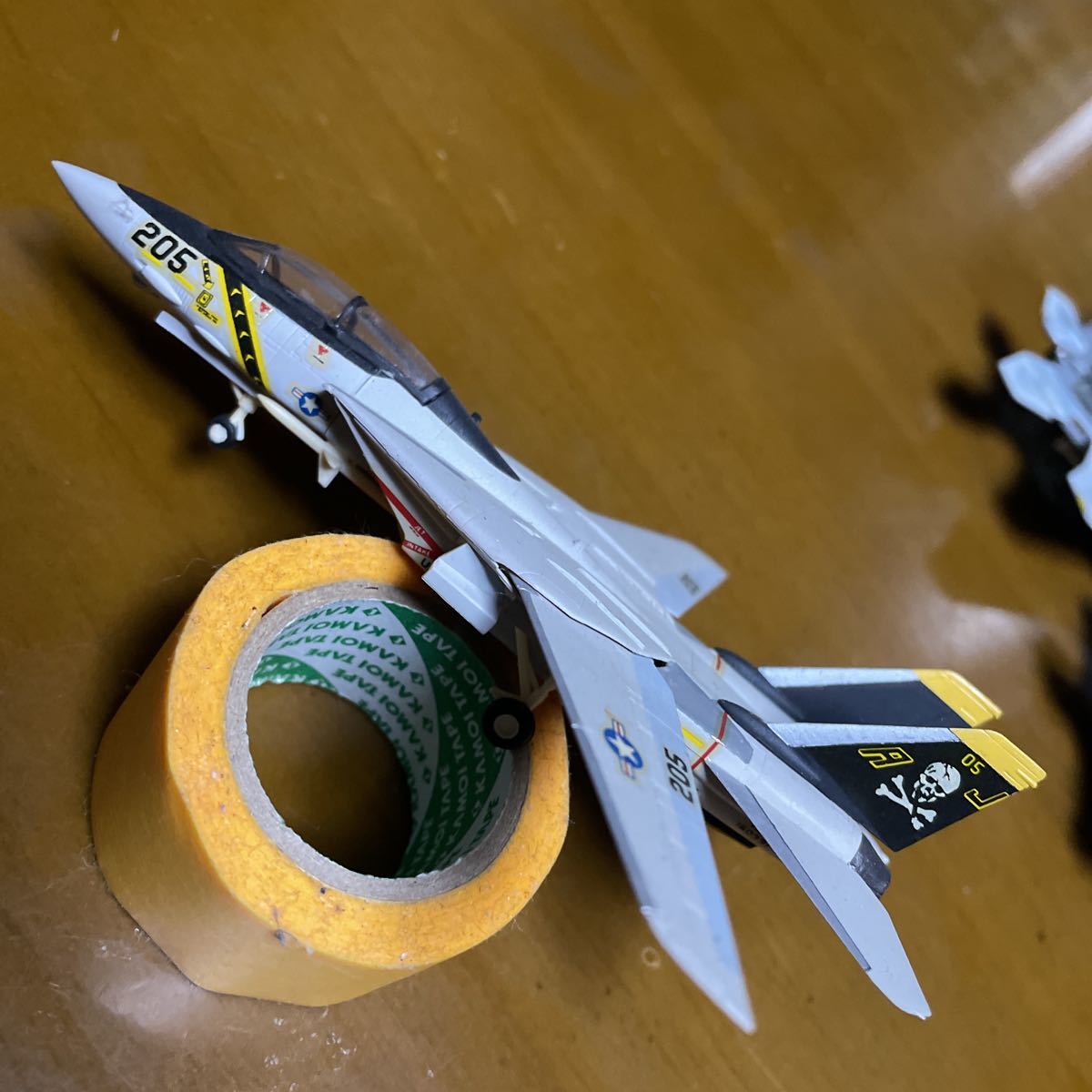 プラモデル　1/144 F-14トムキャット ジョリーロジャース完成品_画像3