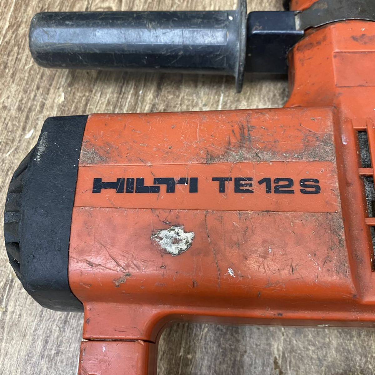 ジャンク■HILTI ヒルティ ハンマドリル 100V 電動工具 コード式 ハツリ作業 大工道具 建築 現場 TE12S 中古■兵庫県姫路市発 N3の画像4