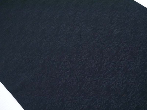 【KIRUKIRU】新古品「高級紋意匠 御羽織地 一ツ紋（五三桐）」羽織 反物 羽尺 正絹 黒 地紋 着物 呉服 和裁 古布 生地 材料 リメイク_画像4