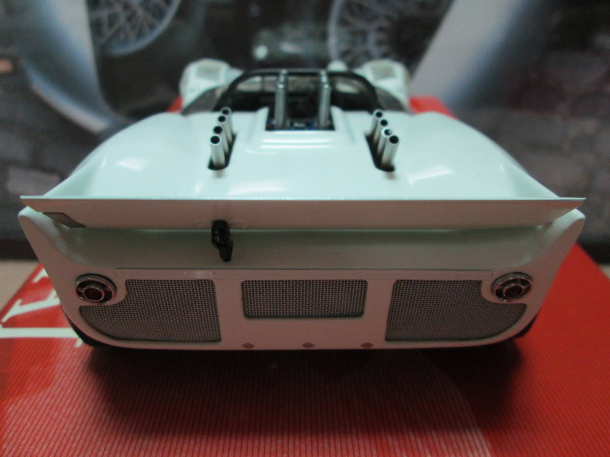 1/18 「Chaparral ２」 Works Prototype １９６５年！！ 「EXOTO」_コーナー区間、ウイングを立てた状態。