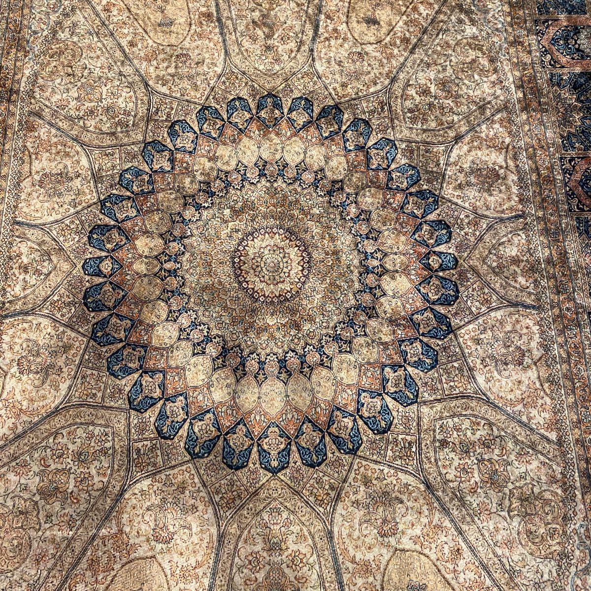トルコのカーペット 120*180  ペルシャ絨毯 イラン産 ビンテージ ラグマット