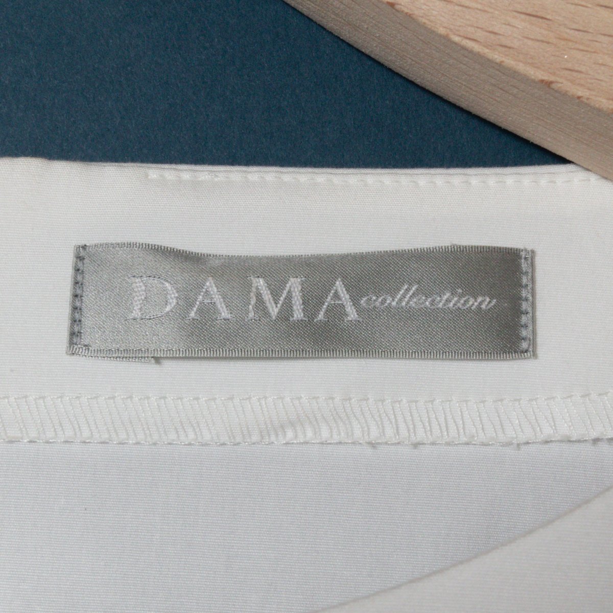 DAMA collection ダーマコレクション レディース 女性 長袖ブラウス 9号 ホワイト 日本製 ストレッチシャツ 上品 ビジネス インナー_画像2