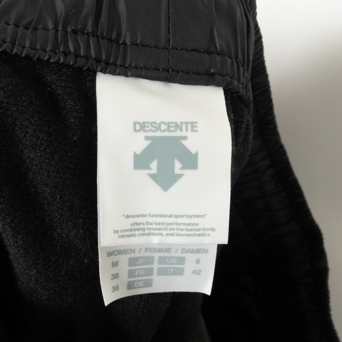 DESCENTE デサント ウィンドブレーカー パンツ ボトムス スポーツウェア シャカパン Mサイズ ポリエステル100% ブラック 黒 カジュアル_画像2