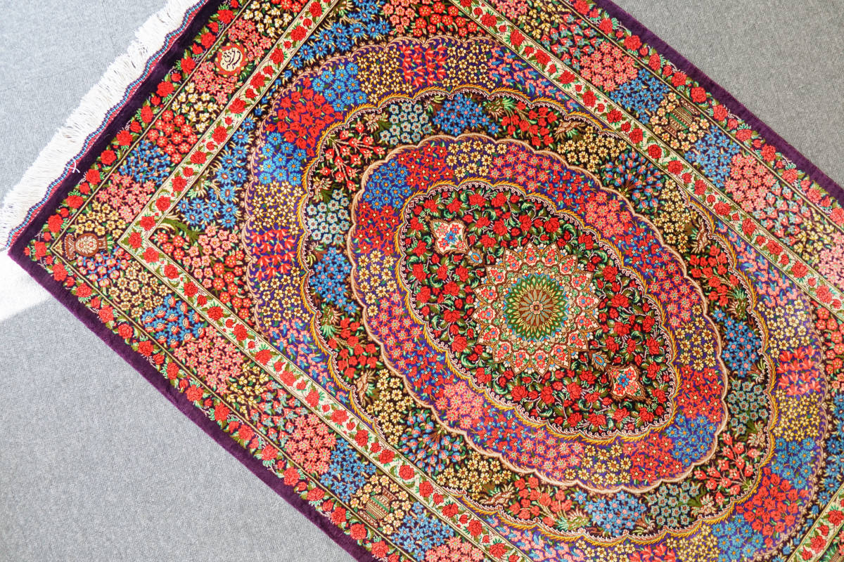 122×80cm　【ペルシャクム産の総手織りシルク絨毯】