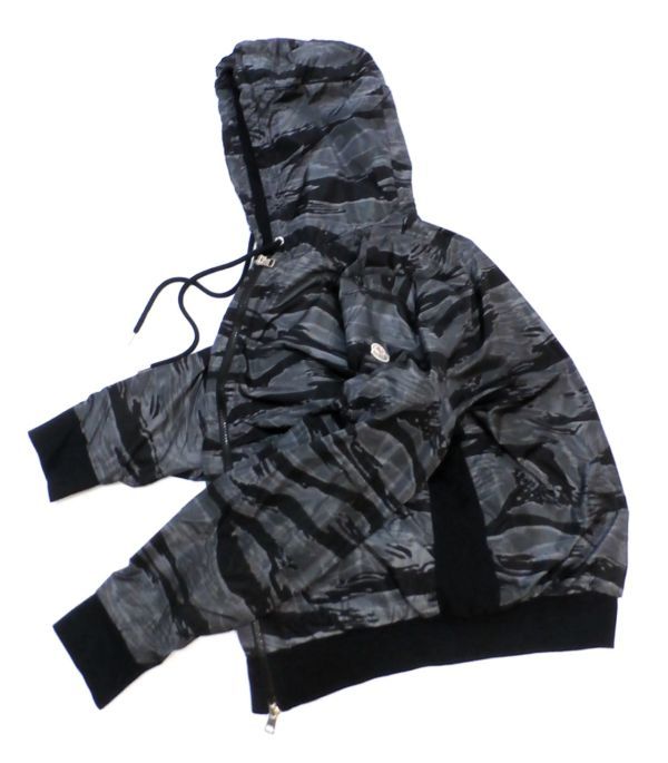 国内正規品 MONCLER MENS ブラックカモフラージュ ナイロンジップブルゾン 8413700 モンクレール ナイロンジップパーカー 黒 グレー M J-25_画像4