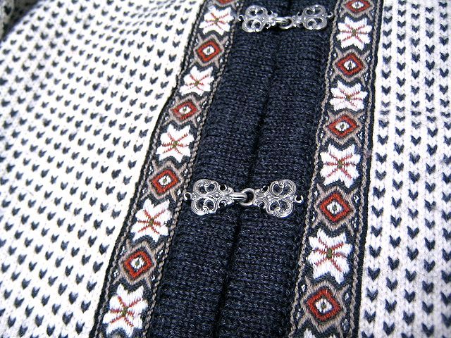  Northern Europe VINTAGE! DALE OF NORWAY nordic pattern. knitted cardigan sweater noru way hook button Vintage 