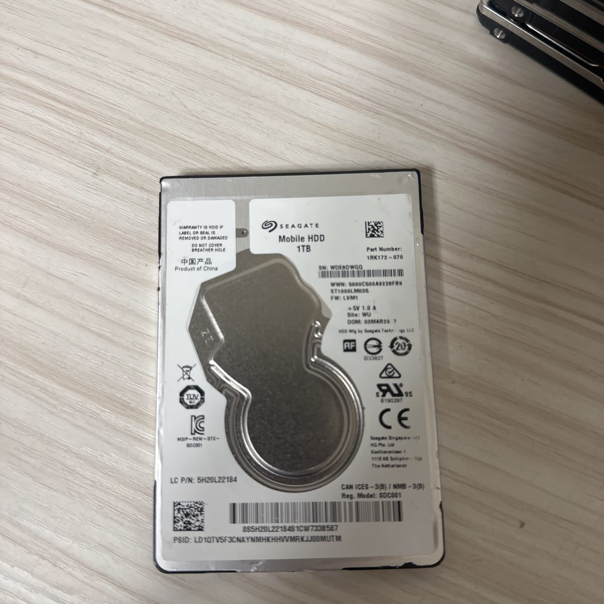 W5:【動作保証/使用0時間】1TB HDD SEAGATE ST1000LM035-1RK172 5400rpm 7mm 2.5インチ HDD_画像1