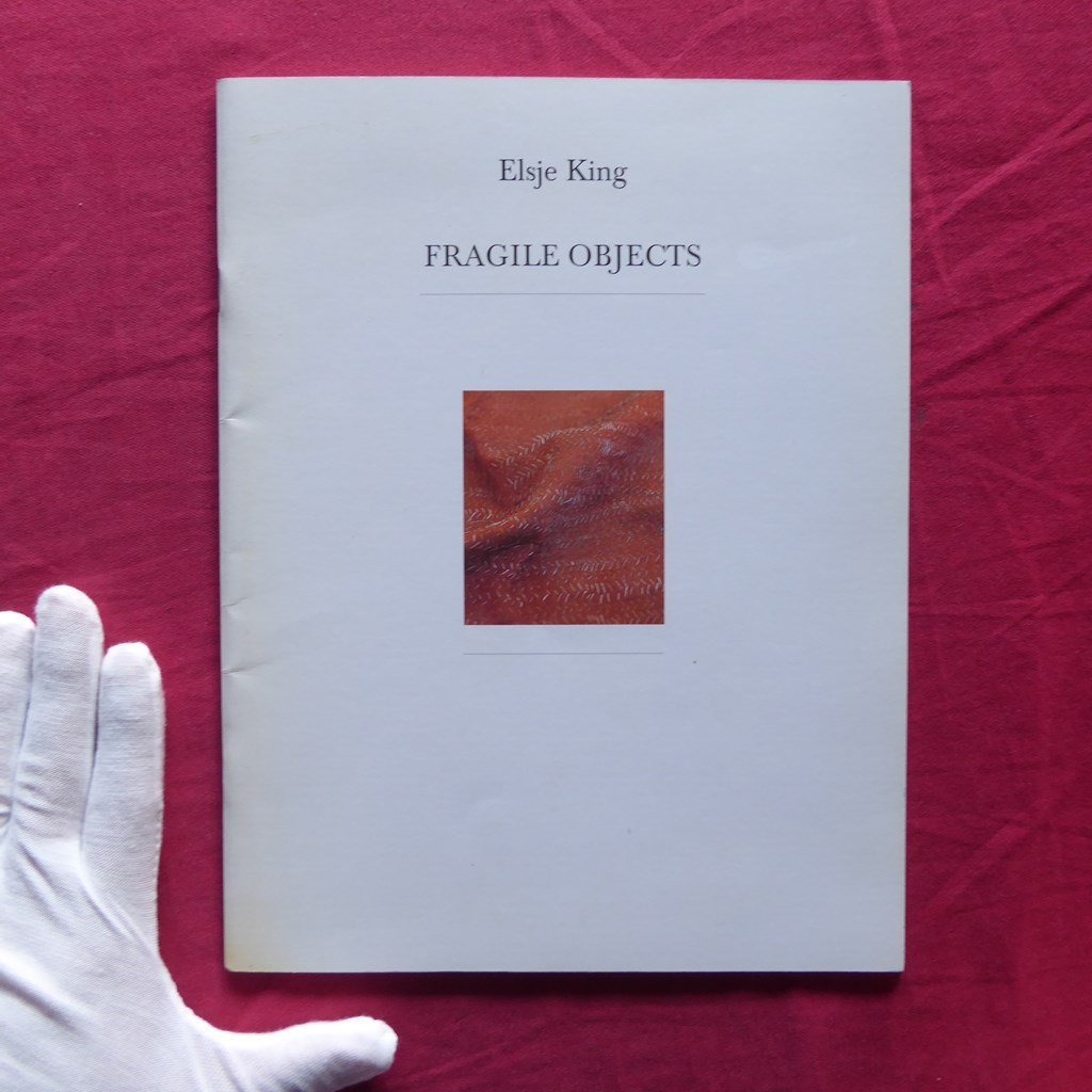 d7/洋書図録【Elsje King：FRAGILE OBJECTS/1997年・A Festival of Perth Exhibition】染織/ファブリックアート_画像1