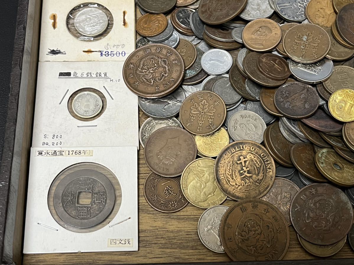 ◆必見◆日本古銭 外国古銭 まとめ 1円スタート！銀貨 銅貨 寛永通宝 旧貨幣 硬貨 ペーパーホルダー入り アンティークコイン 大量 希少_画像4