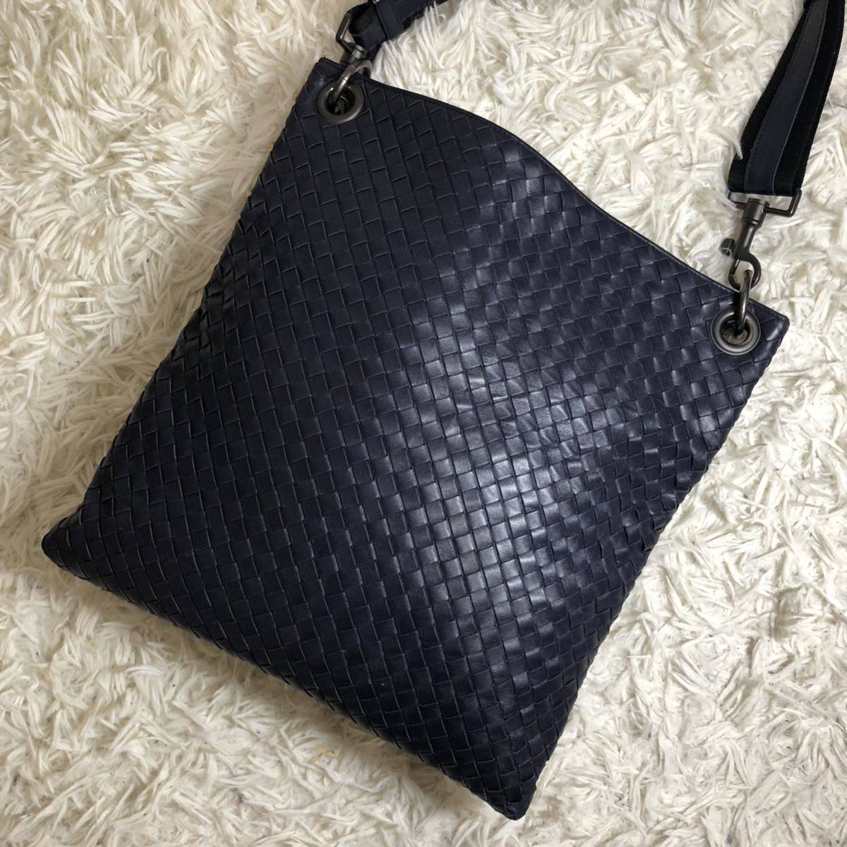 1円●美品●BOTTEGA VENETA ボッテガヴェネタ ショルダーバッグ メッセンジャー サコッシュ 斜めがけ鞄 イントレチャート レザー ネイビー_画像2