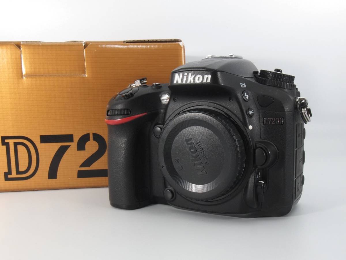 ニコン Nikon D7200 デジタル一眼レフカメラ（ストラップ・充電器・バッテリー・説明書・箱など付属）_画像1