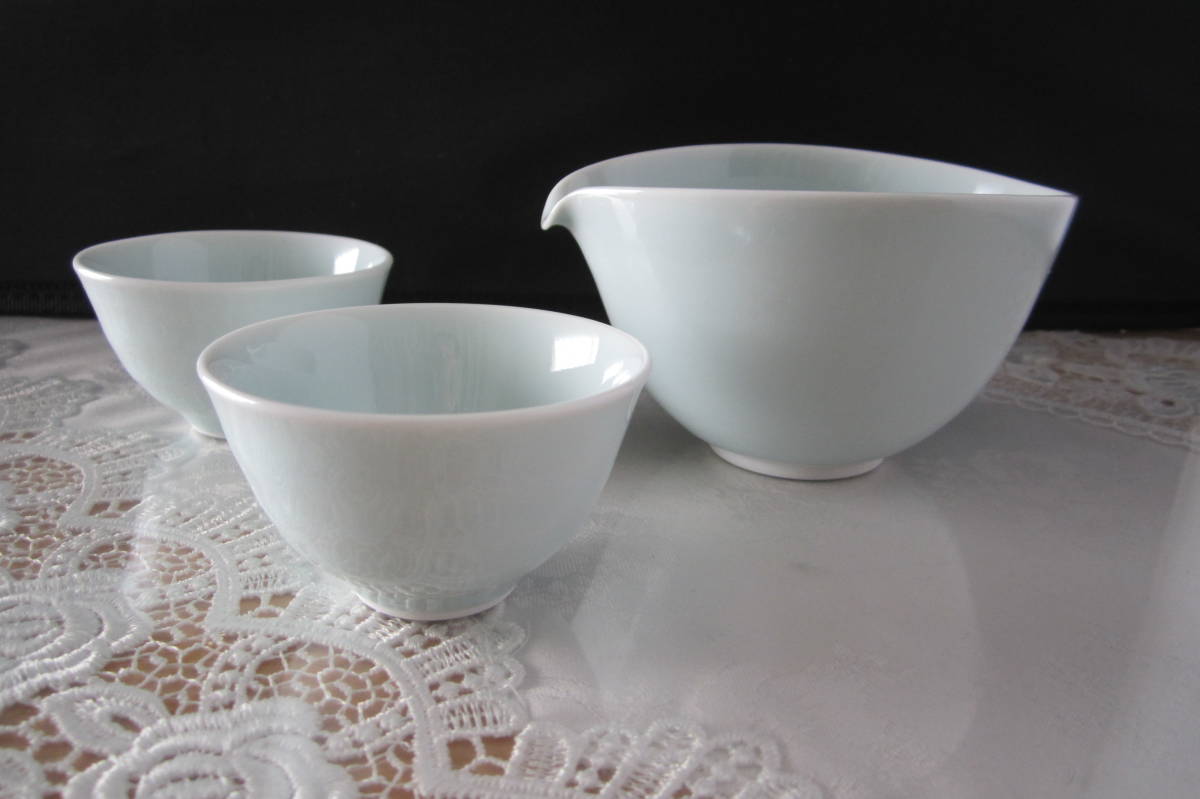 * unused * wave . see . blue white porcelain * one-side . sake cup and bottle set * note vessel guinomi * Tachikichi 