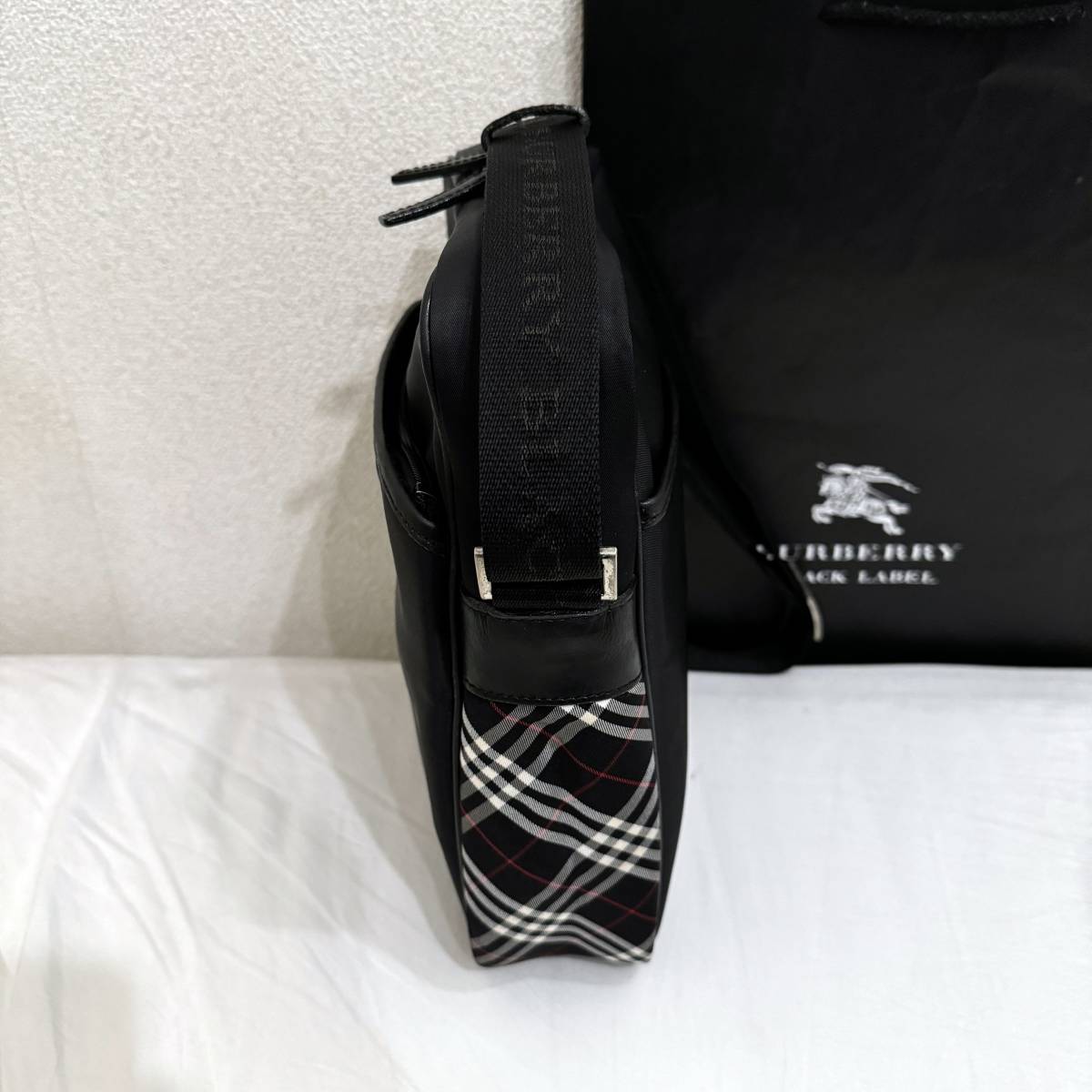 激レア BURBERRY BLACK LABEL バーバリーブラックレーベル ナイロン＆本革 ミニショルダーバッグ ラウンドノバチェック 黒 #2590_画像6