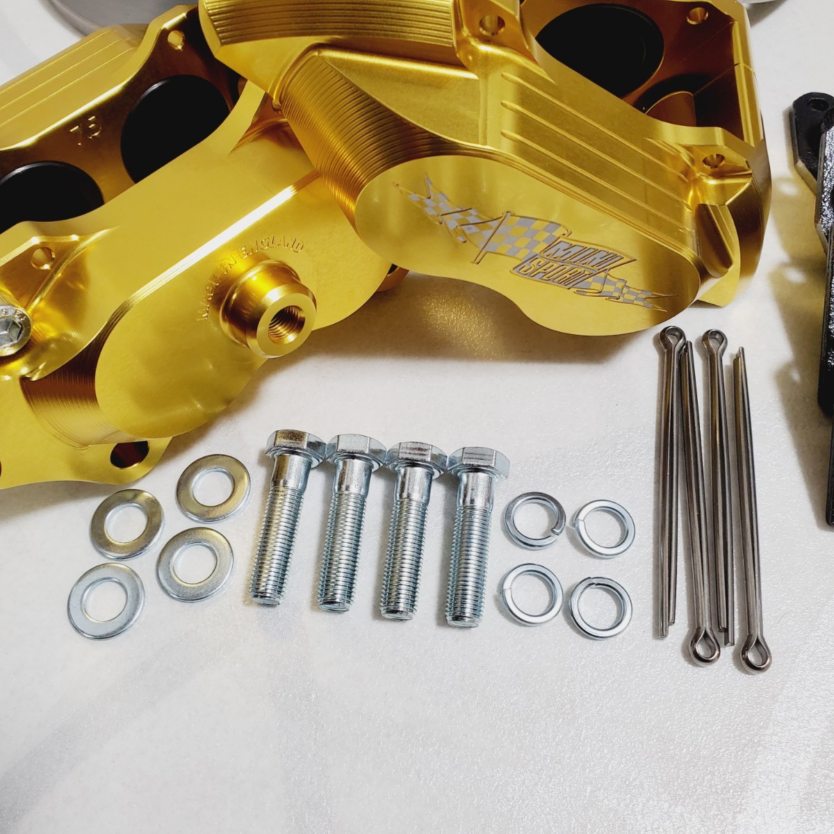 ローバーミニ アルミ４ＰＯＴ １０インチキット ローバーミニ ブレーキ キャリパー セット ブレーキ ディスク、 パッド 付き ゴールド色の画像4