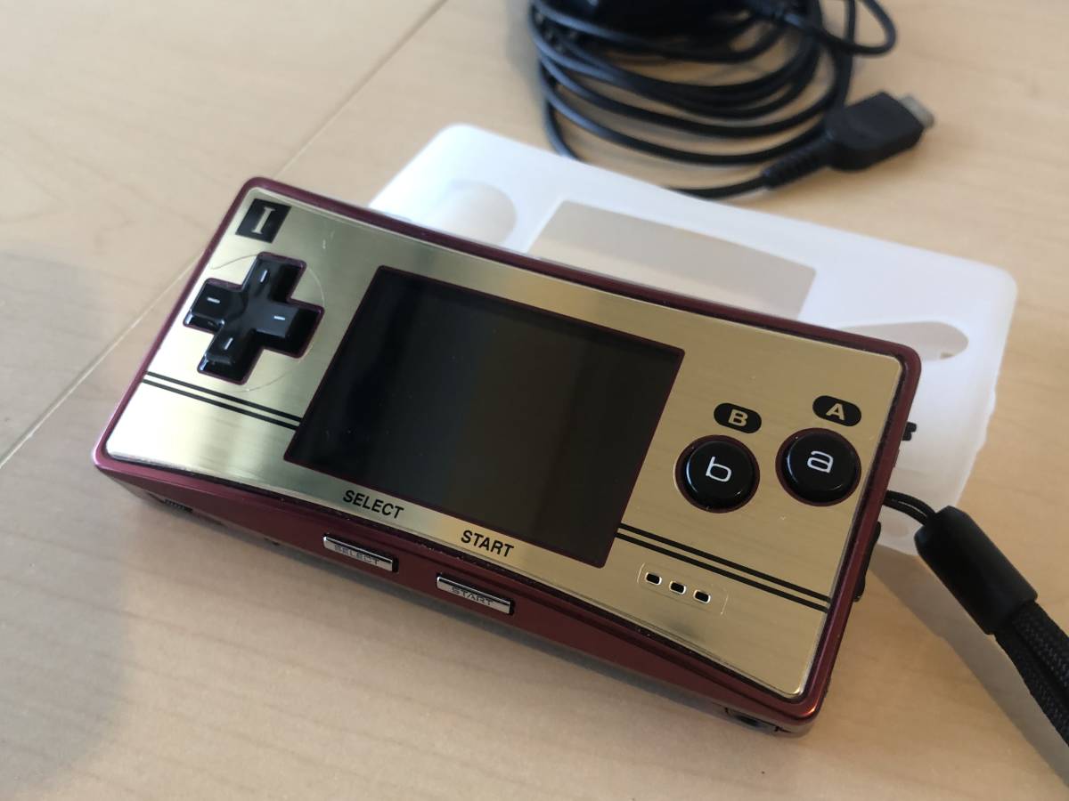 215 美品　GAME BOY micro ゲームボーイミクロ 本体 任天堂（カバー、フィルム付）_画像3