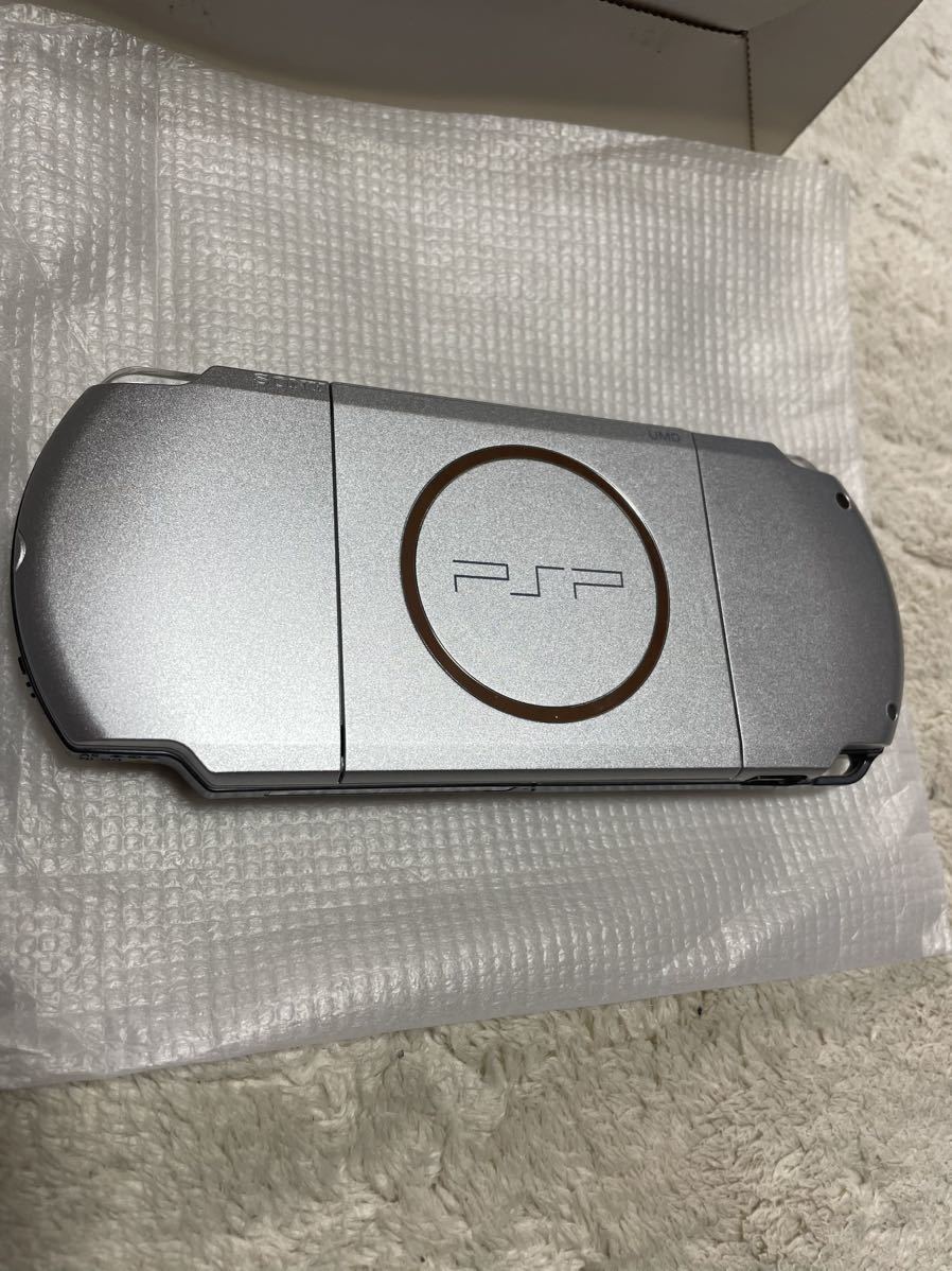 ★希少 未使用に近い極美品★PSP 本体 PSP-3000 MS ミスティックシルバー　★レア 使用感なし SONY ソニー プレステ ポータブル_画像3