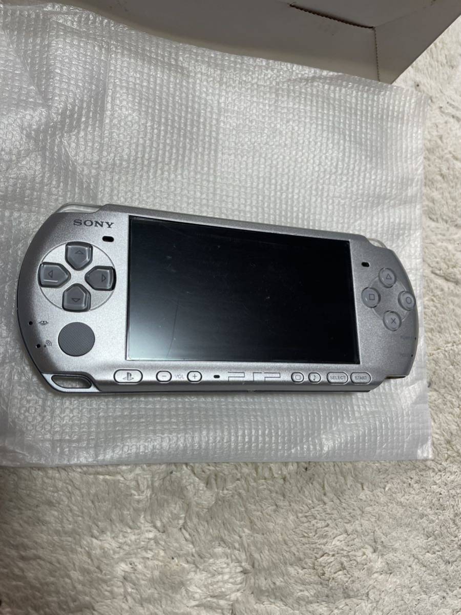 ★希少 未使用に近い極美品★PSP 本体 PSP-3000 MS ミスティックシルバー　★レア 使用感なし SONY ソニー プレステ ポータブル_画像2