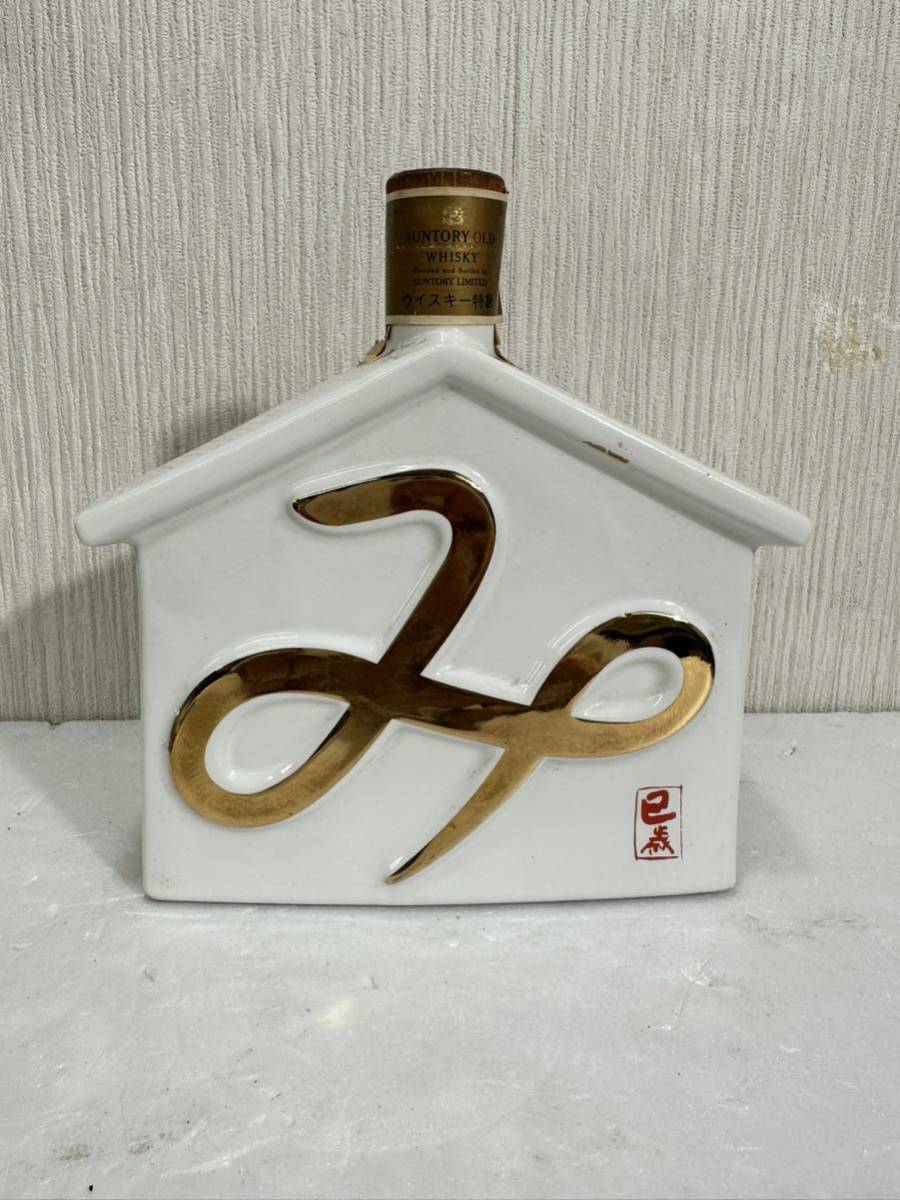 【Y2739】1円スタート! SUNTORY OLD WHISKY サントリーオールド 干支 陶器ボトル　巳年　古酒 未開栓_画像1