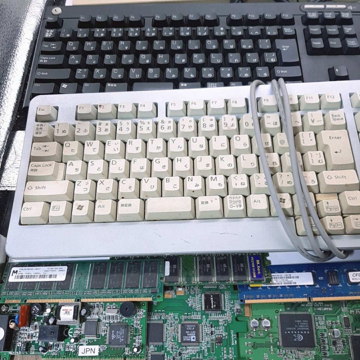 s182【1円スタート】 PC パーツ アクセサリー まとめ Panasonic パナソニック HITACHI ノートPC 他 動作未確認ジャンク_画像6