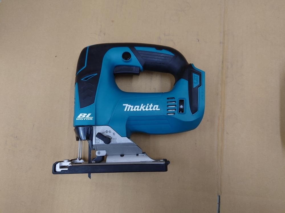 010■おすすめ商品■マキタ makita 充電式ジグソー JV182D 充電器　中古美品　ケースに傷等あり_画像2