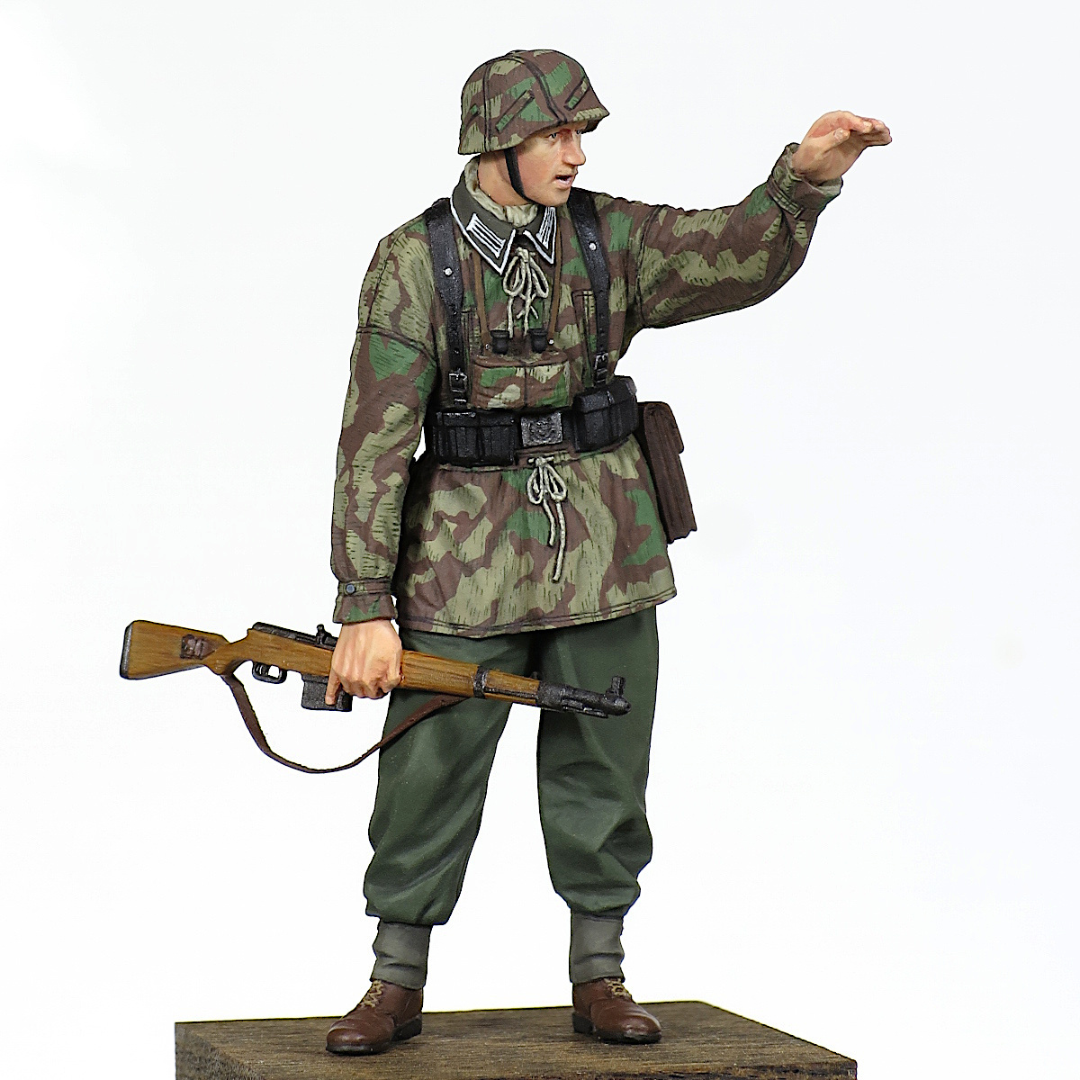 [旧作7] 完成品 1/35 フィギュア WW2 ドイツ軍 ドイツ兵 陸軍 前方を指し示す下士官 1944-1945 Painted and Built Figure 50mm_画像8