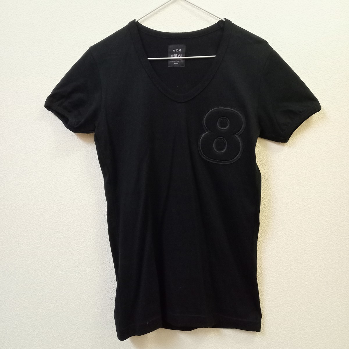 1円〜　AKM muta Vネック　Tシャツ カットソー　コラボ　メンズ　ブラック 半袖Tシャツ　1piu1uguale3　wjk_画像1