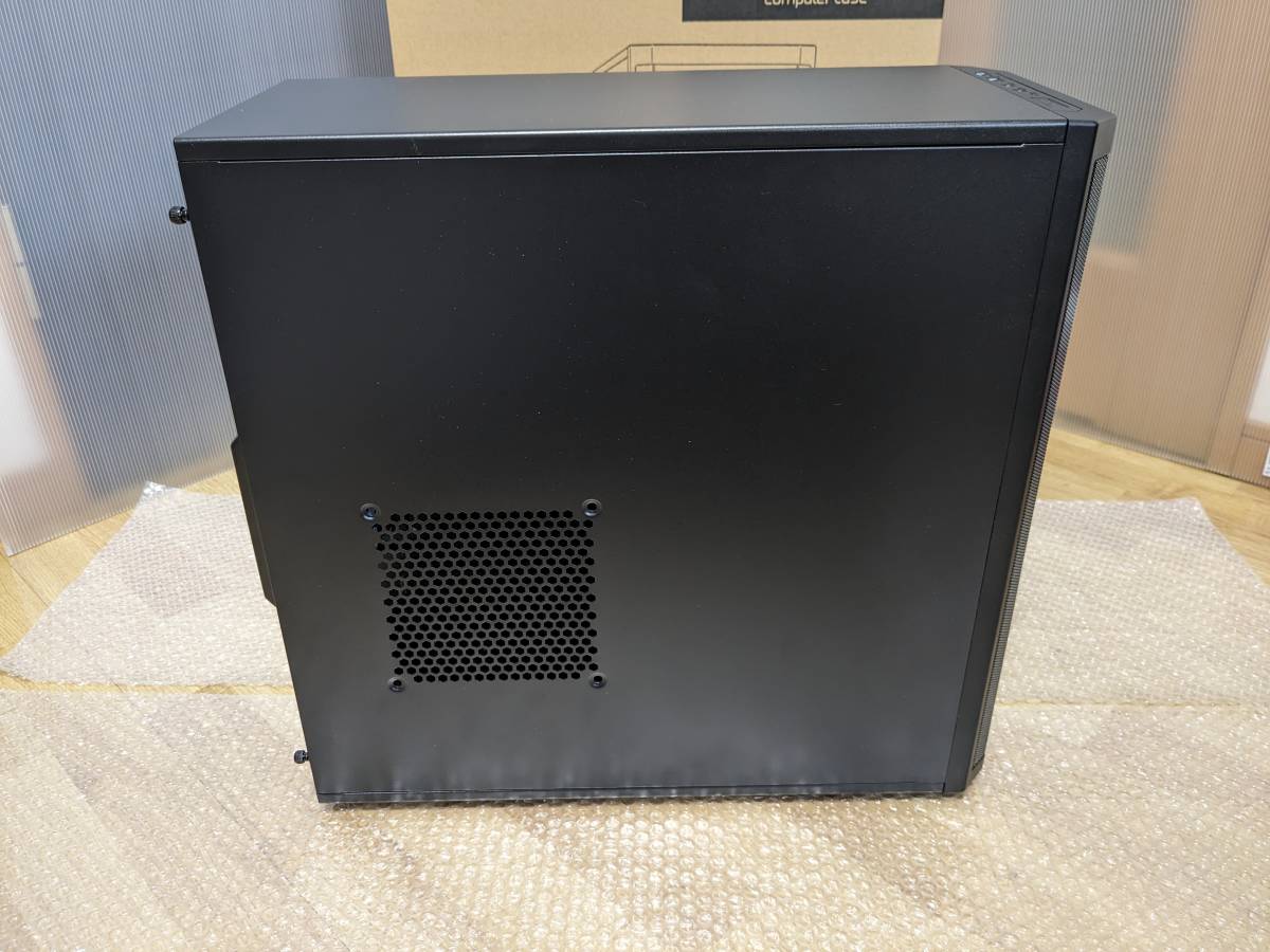 Fractal Design CORE 2550S（SYCOM仕様CORE 2500）ATXミドルタワーケース｜静音ファン搭載｜送料無料_左側面。大きな傷は確認できませんでした