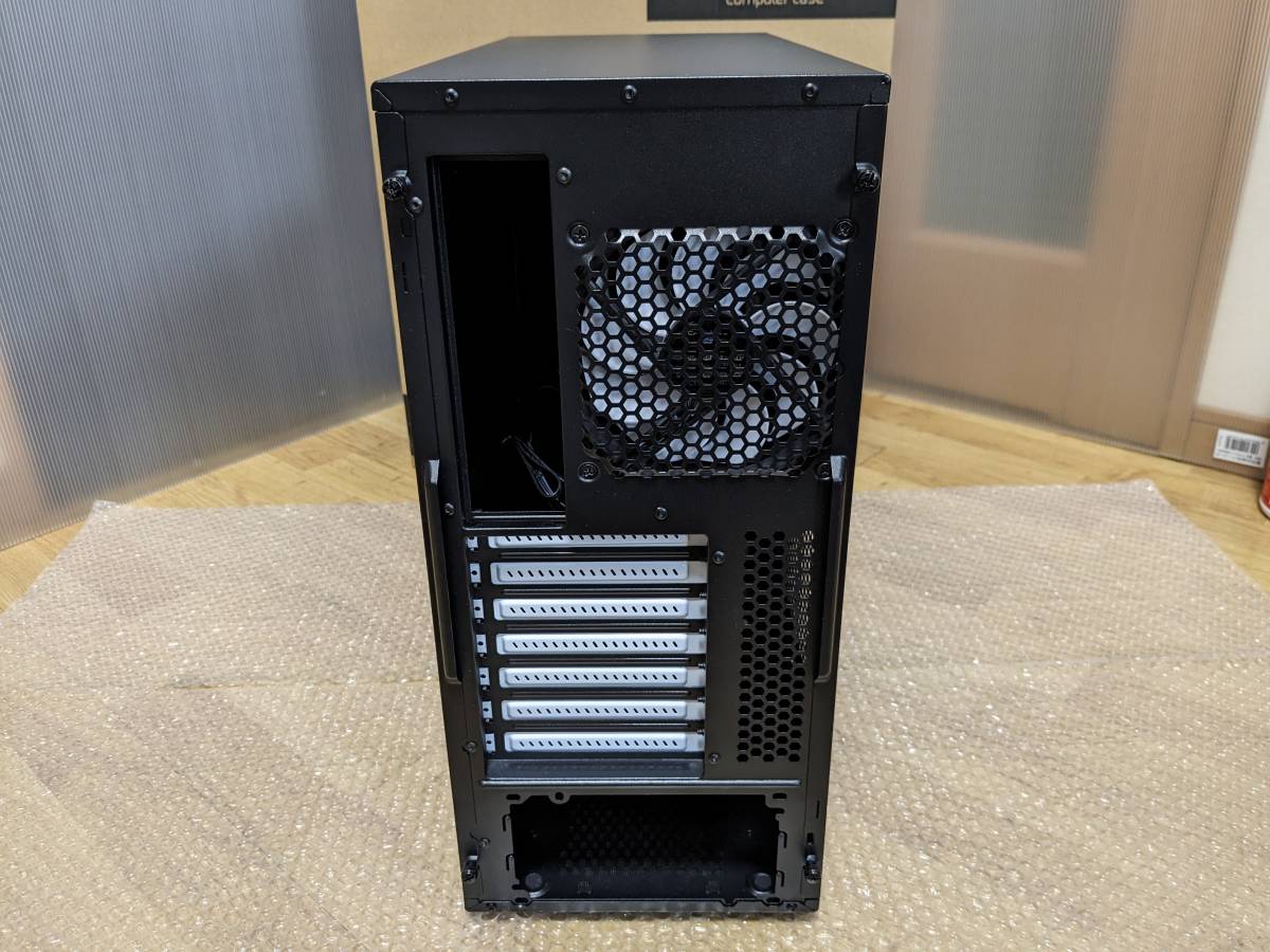 Fractal Design CORE 2550S（SYCOM仕様CORE 2500）ATXミドルタワーケース｜静音ファン搭載｜送料無料_背面