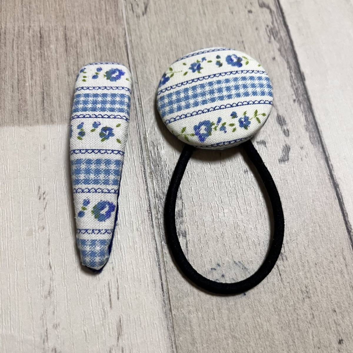 handmade くるみボタンのヘアゴム＆パッチンピン　ストライプ　花柄　ブルー系_画像3