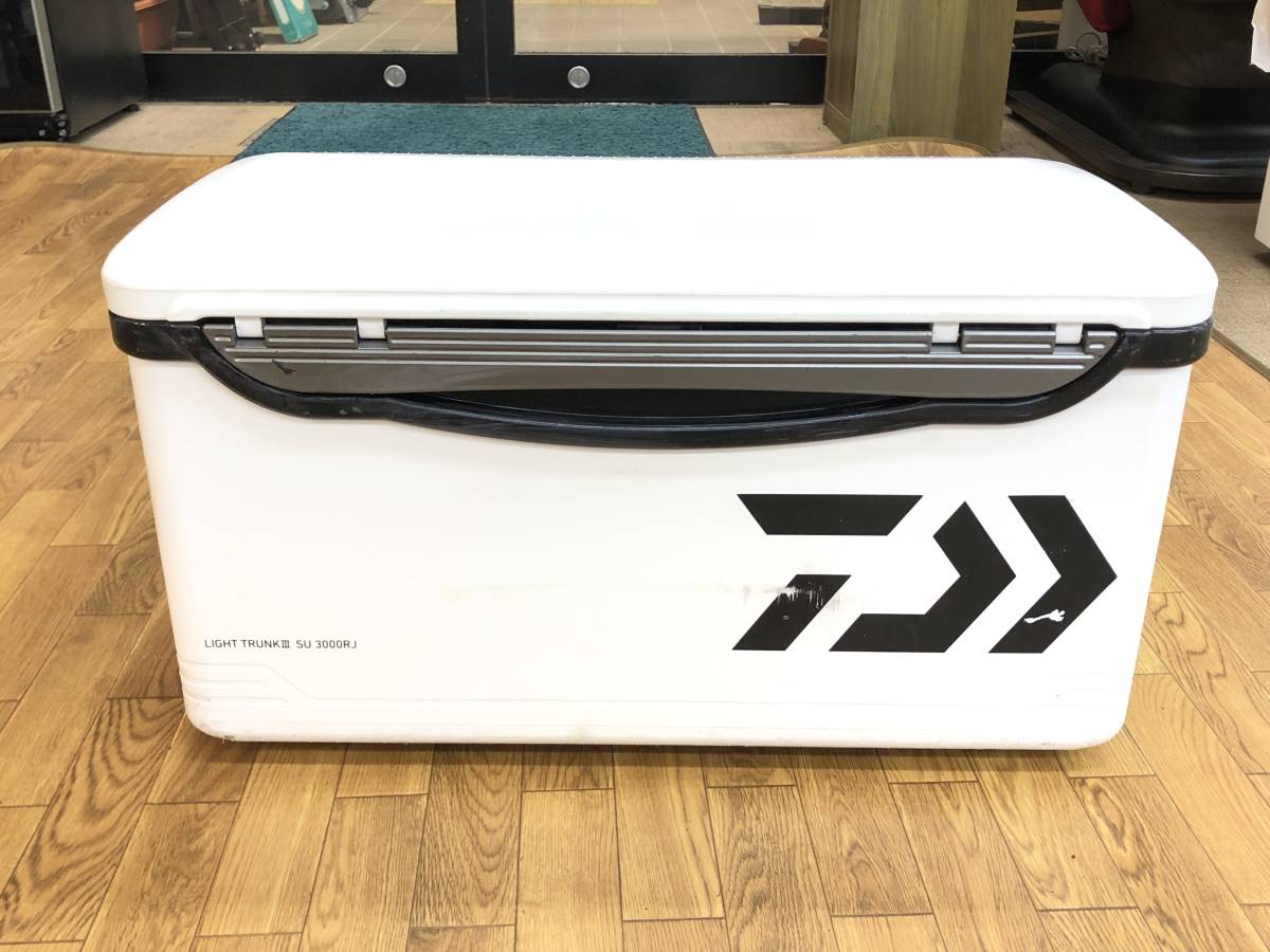 □Daiwa LIGHT TRUNKⅢ SU 3000RJ クーラーボックス ライトタンク３ 容量３０L 中古品□_画像1