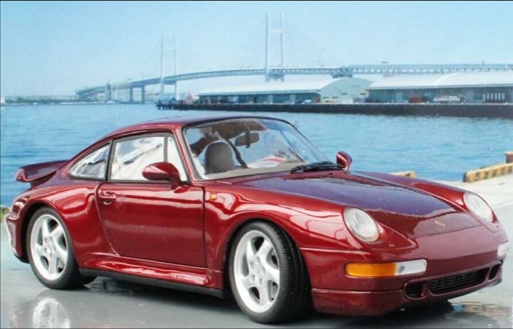 UT 1/18 1997 ポルシェ 911 993 ターボ 3代目 後期型 レッド メタリック Porsche Turbo 送料無料_画像5