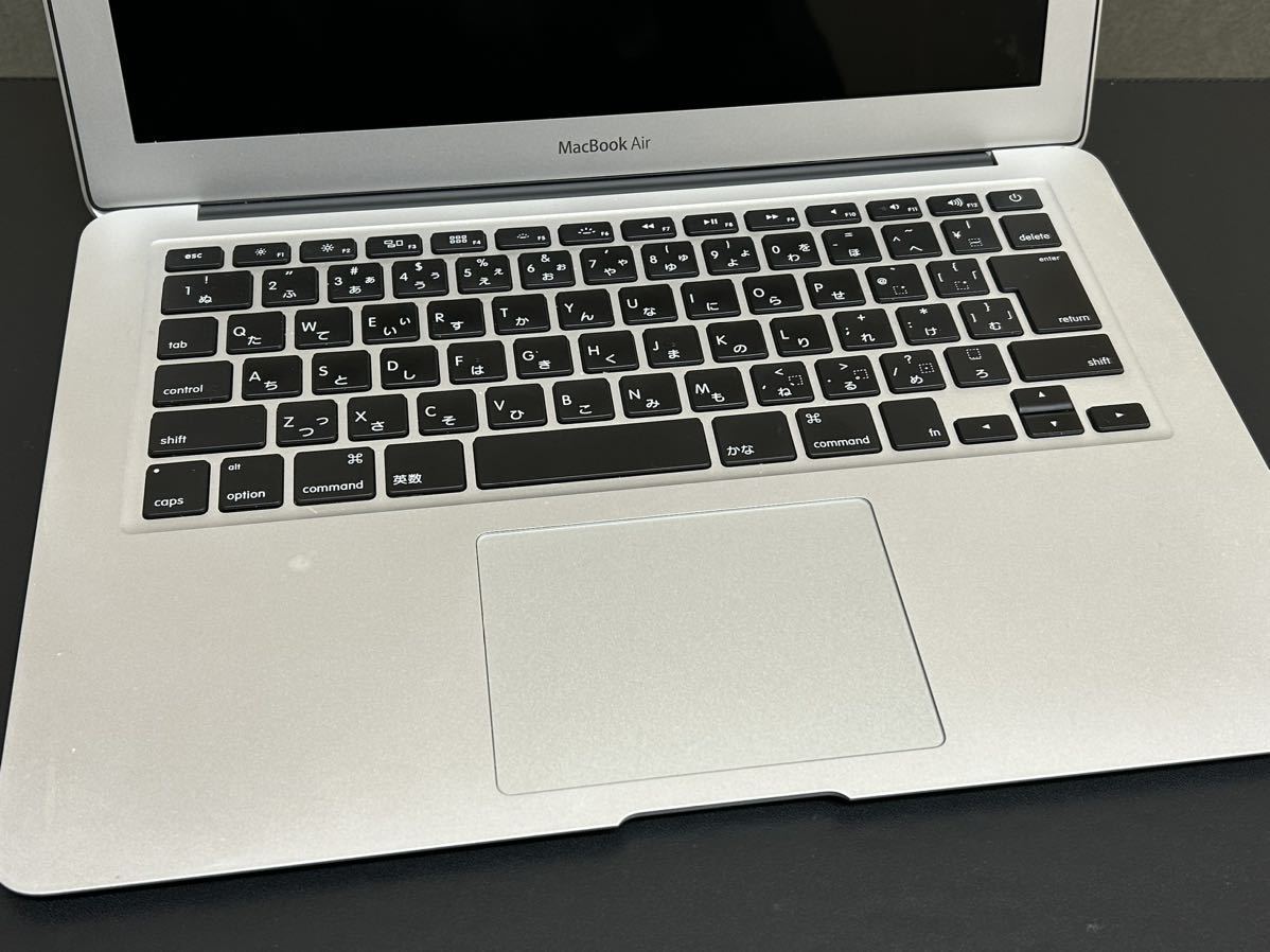 1137 Apple MacBook Air アップル　マックブックエアー　A1466 初期化状態　充電器付　ノートパソコン_画像4