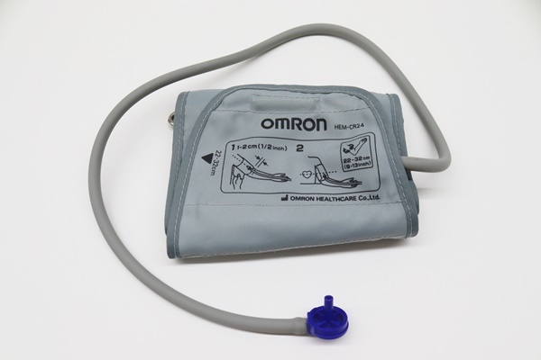  OMRON オムロン 上腕式血圧計 HEM-8712 デジタル 測定器 ヘルスケア 健康管理 血圧計 簡単ワンプッシュ _画像10