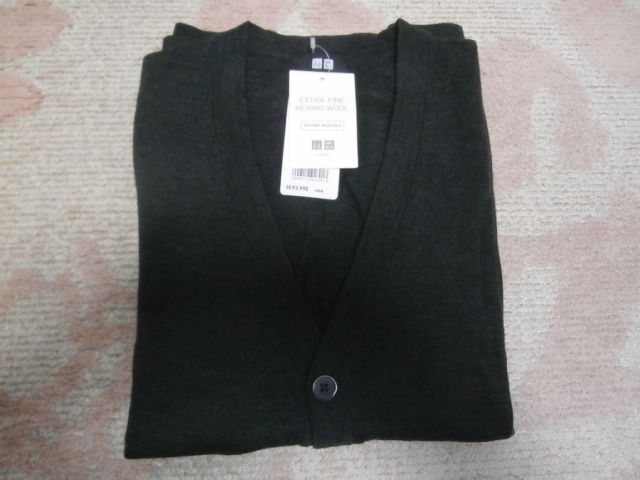 UNIQLO　ユニクロ　メンズカーディガン　ＥＸＴＲＡ　ＦＩＮＥ　ＭＥＲＩＮＯ　ＷＯＯＬ　サイズＳ（カラーＯｌｉｖｅ）　_画像1