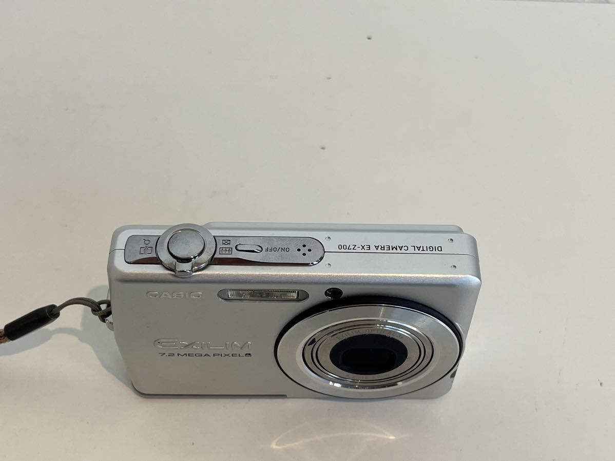 ■【通電確認済】CASIO カシオ EXILIM エクシリム デジタルカメラ コンパクト EX-Z700 7.2MEGA PIXELS シルバー色 充電器、説明書付属_画像4