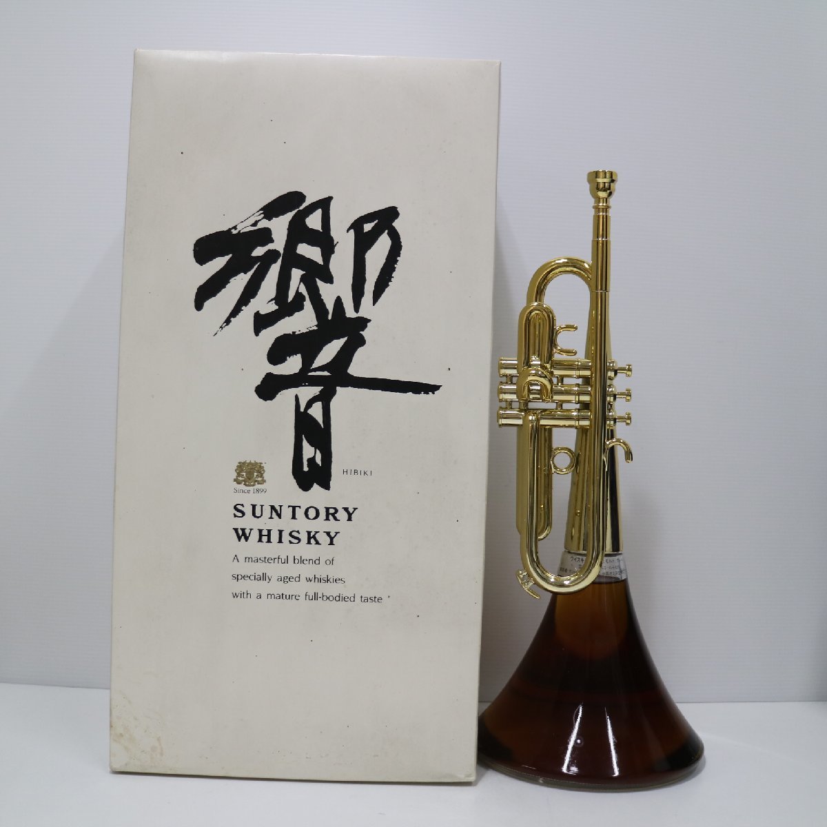 G13618C2G　SUNTORY HIBIKI サントリー 響 トランペット 楽器ボトル　箱付き　 国産 ウイスキー 500ml 43％ 古酒 未開栓_画像1