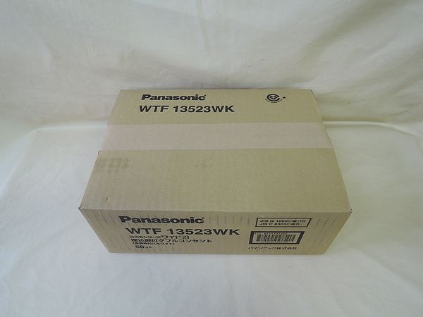 【未使用】 Panasonic 埋込扉付ダブルコンセント WTF13523WK 50入 (AY/J-625-2)_画像3