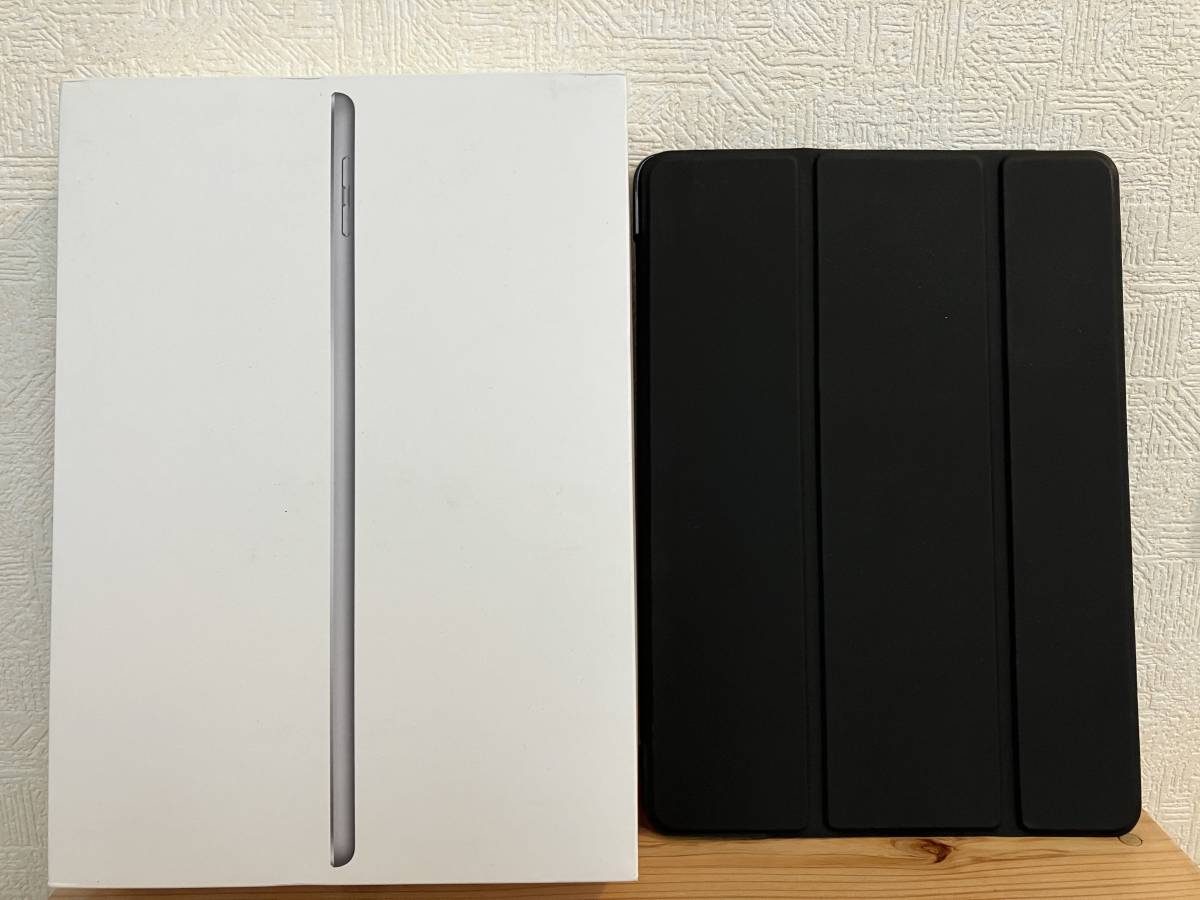 [中古] iPad(第6世代) WiFiモデル 32G シルバー MR7G2J/A (ケース付き）_画像3