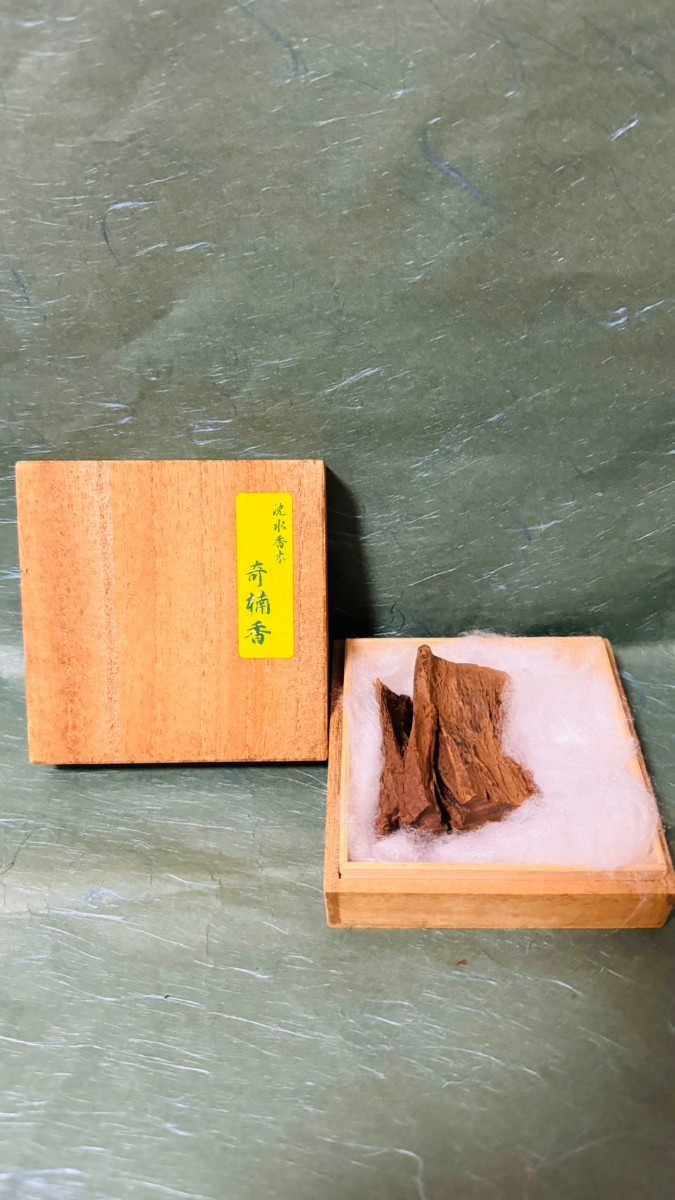 沈水香木【奇楠香】伽羅 83g 香木 香炉 香道具 茶道具 沈水香木 中国