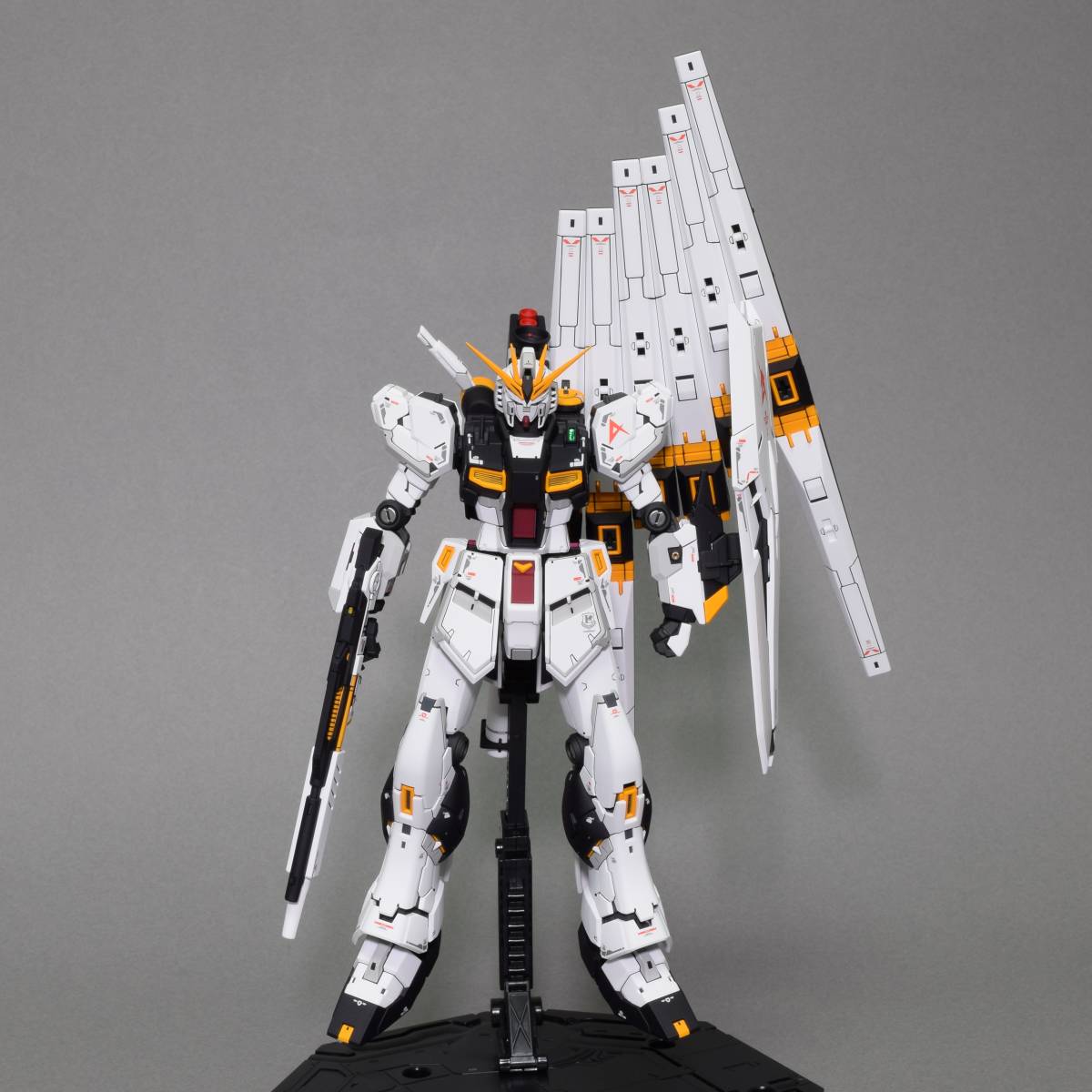 Yahoo!オークション - RG ニューガンダム 塗装済完成品 ガンプラ