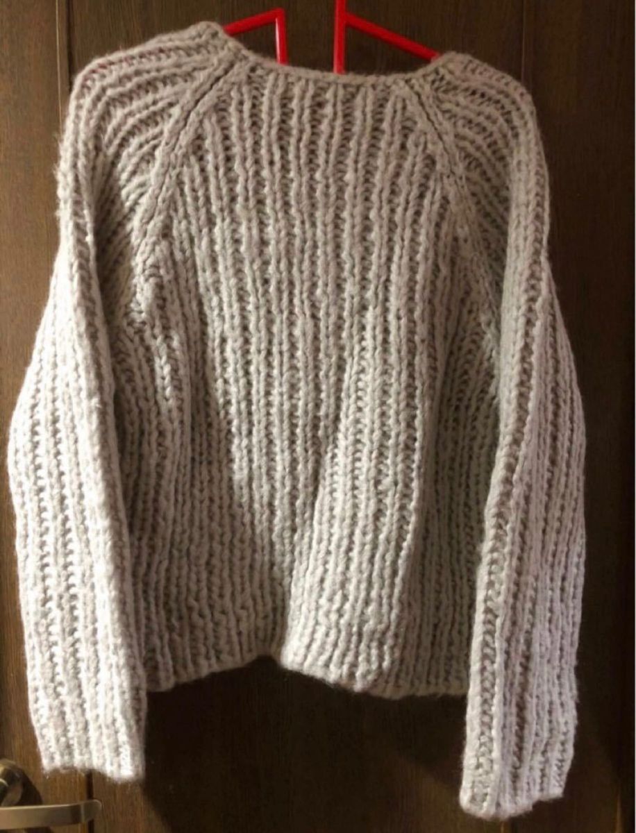 アーバンリサーチ　グレーVネックざっくり編みセーター