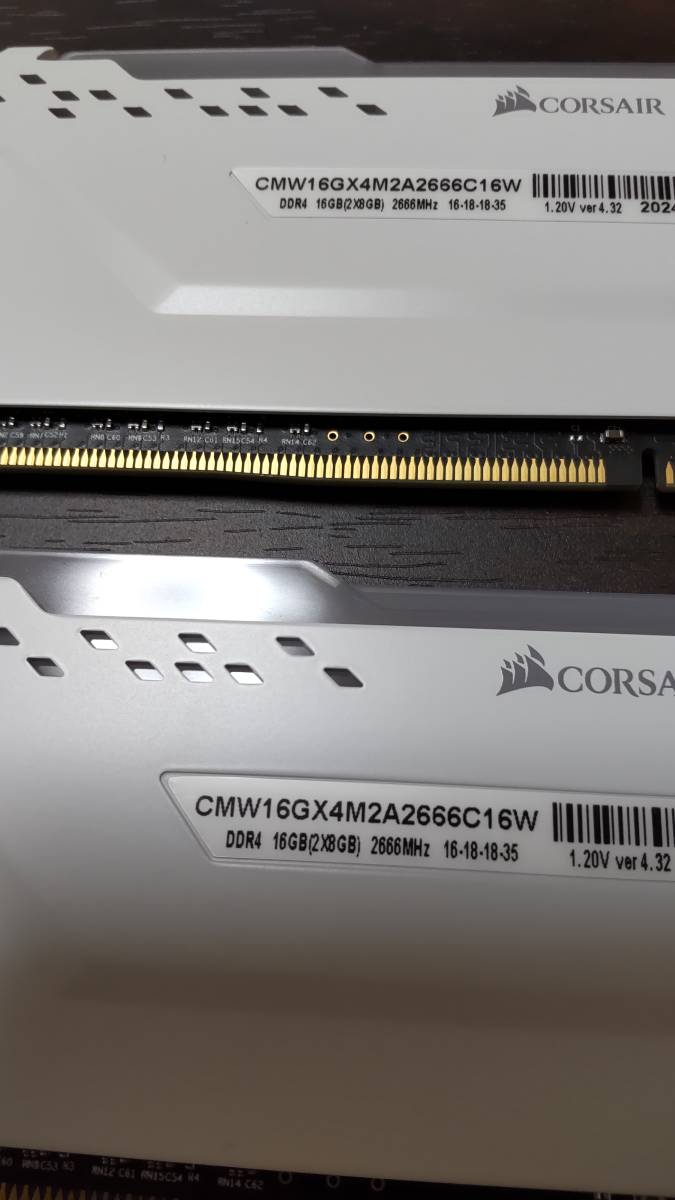 【美品】 メモリ 「CORSAIR VENGEANCE RGB PROシリーズ DDR4 2666 PC4-21300 8GBx2枚＝16GB （CMW16GX4M2A2666C16W）」（再_画像3