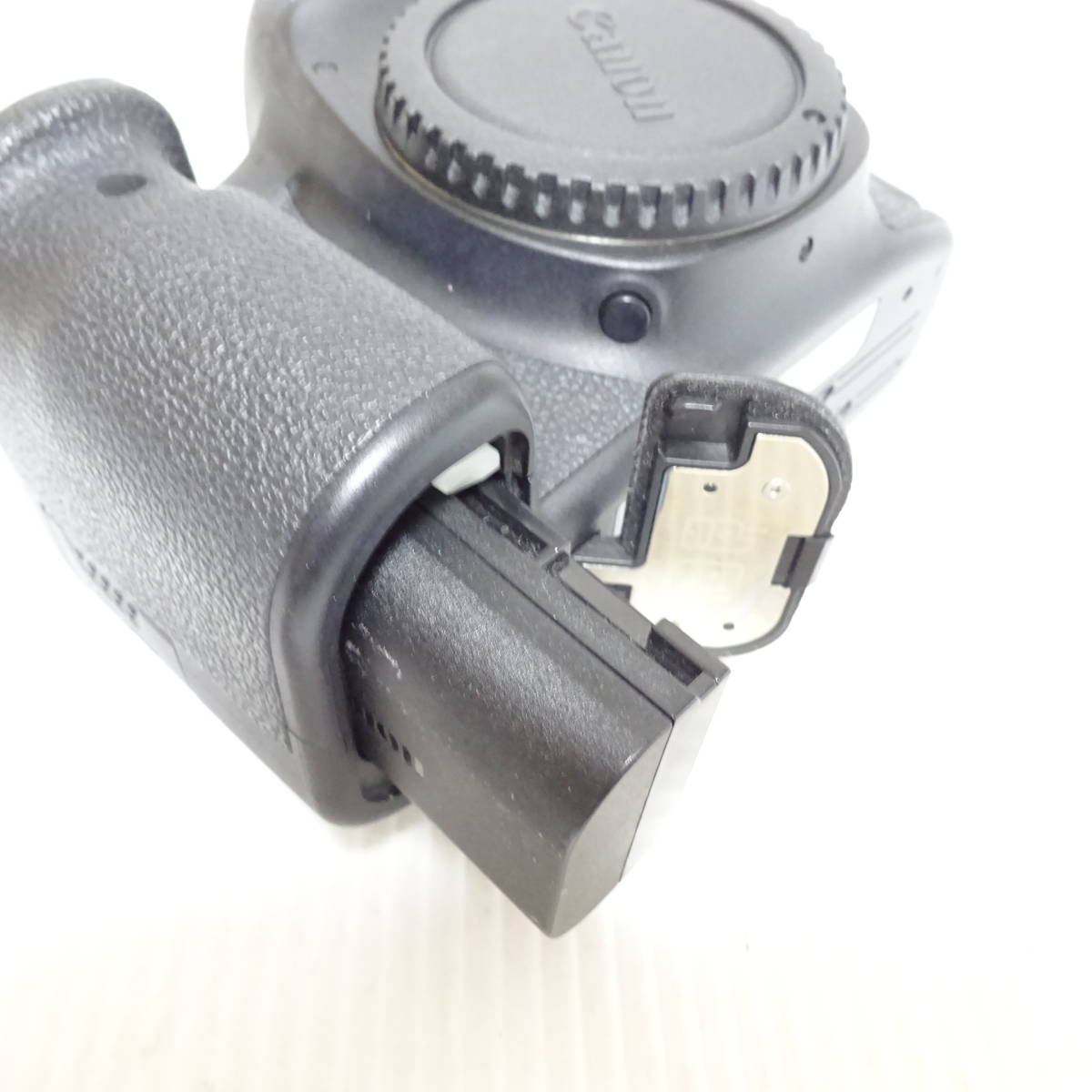 【2277294/210/mrrz】Canon EOS 6D MarkⅡ デジタル一眼カメラ 通電確認済み 60サイズ発送同梱不可_画像8