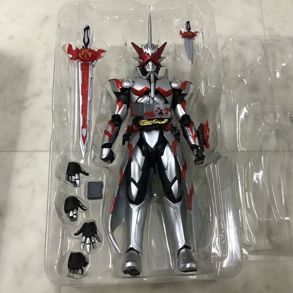 1円〜 バンダイ S.H.Figuarts 仮面ライダー セイバー ドラゴニックナイト_画像3