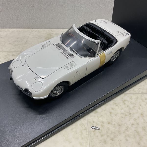 1円〜 破損 オートアート 1/18 007は二度は死ぬ トヨタ 2000GT CABRIO ジェームズ・ボンド ver. ホワイト_画像2